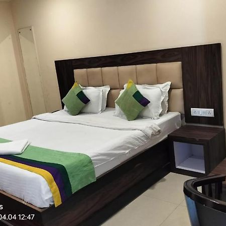 Hotel Paradise Convention บูบันเนสชวาร์ ภายนอก รูปภาพ