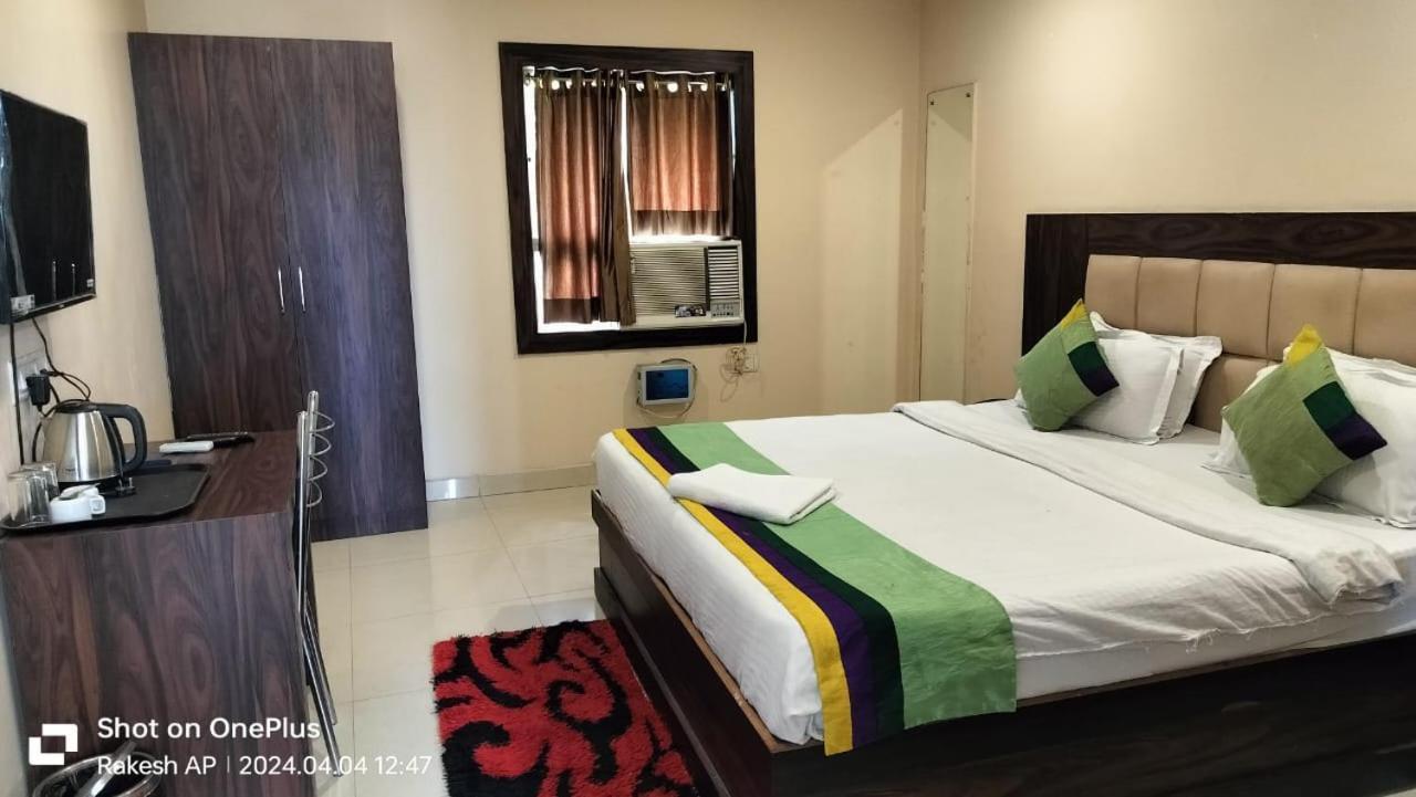 Hotel Paradise Convention บูบันเนสชวาร์ ภายนอก รูปภาพ