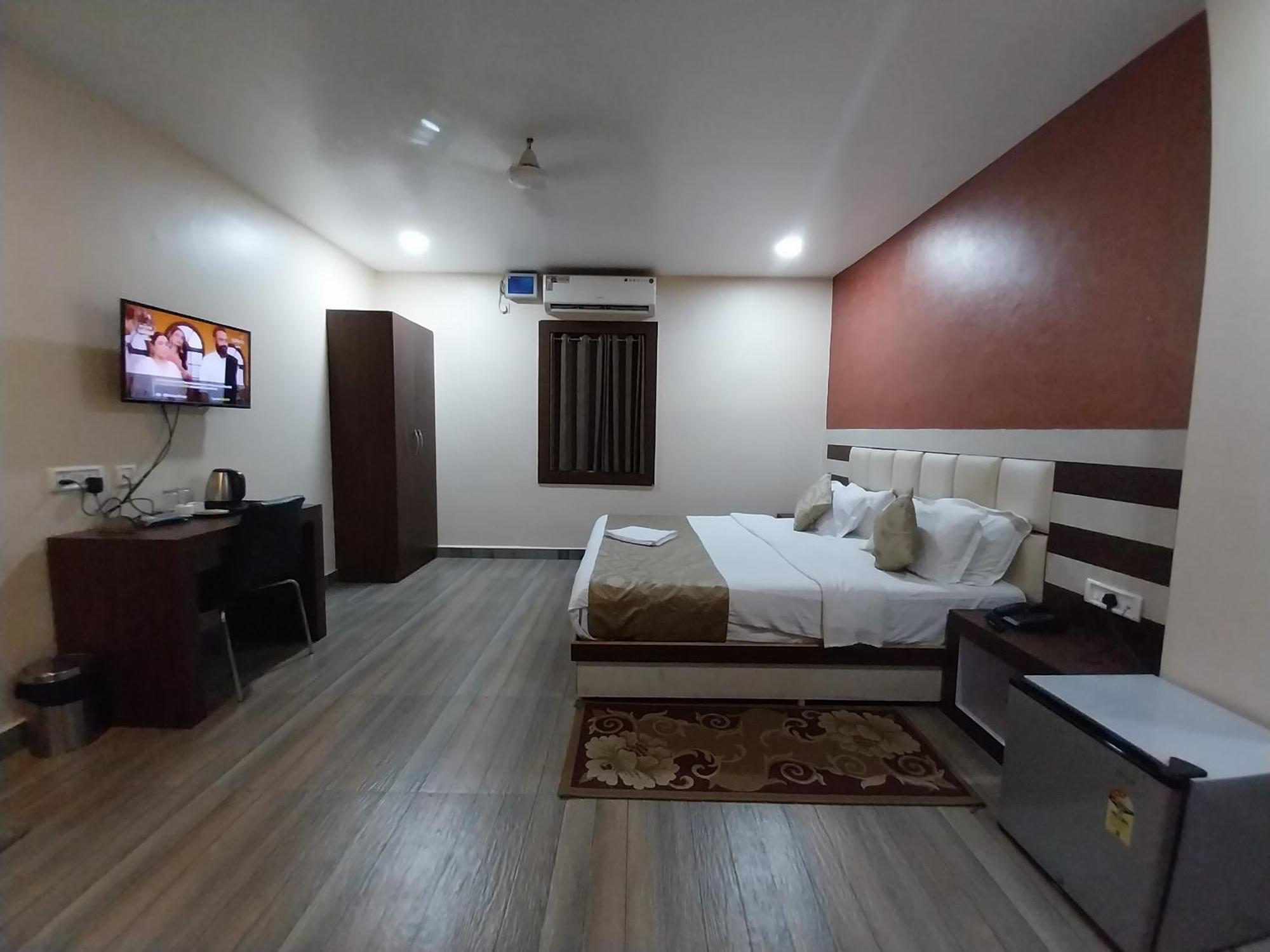 Hotel Paradise Convention บูบันเนสชวาร์ ภายนอก รูปภาพ